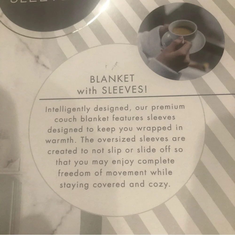 Premium Couch Blanket /NIB/ Sleeves Pocket Super Soft /Comfortable Warm 60”x70”